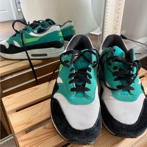 Nike Men's Sneakers in Green, Black, and White